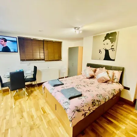 One Bed Apartment In Camden Town In London Exterior photo