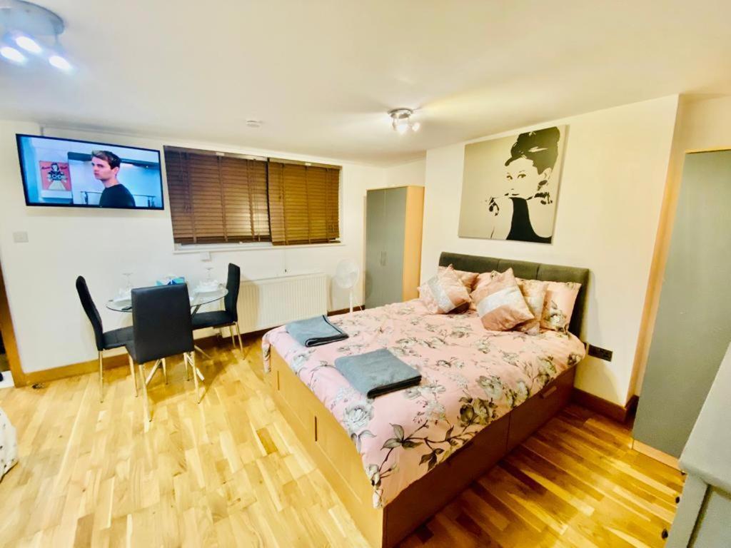 One Bed In Camden Town In London